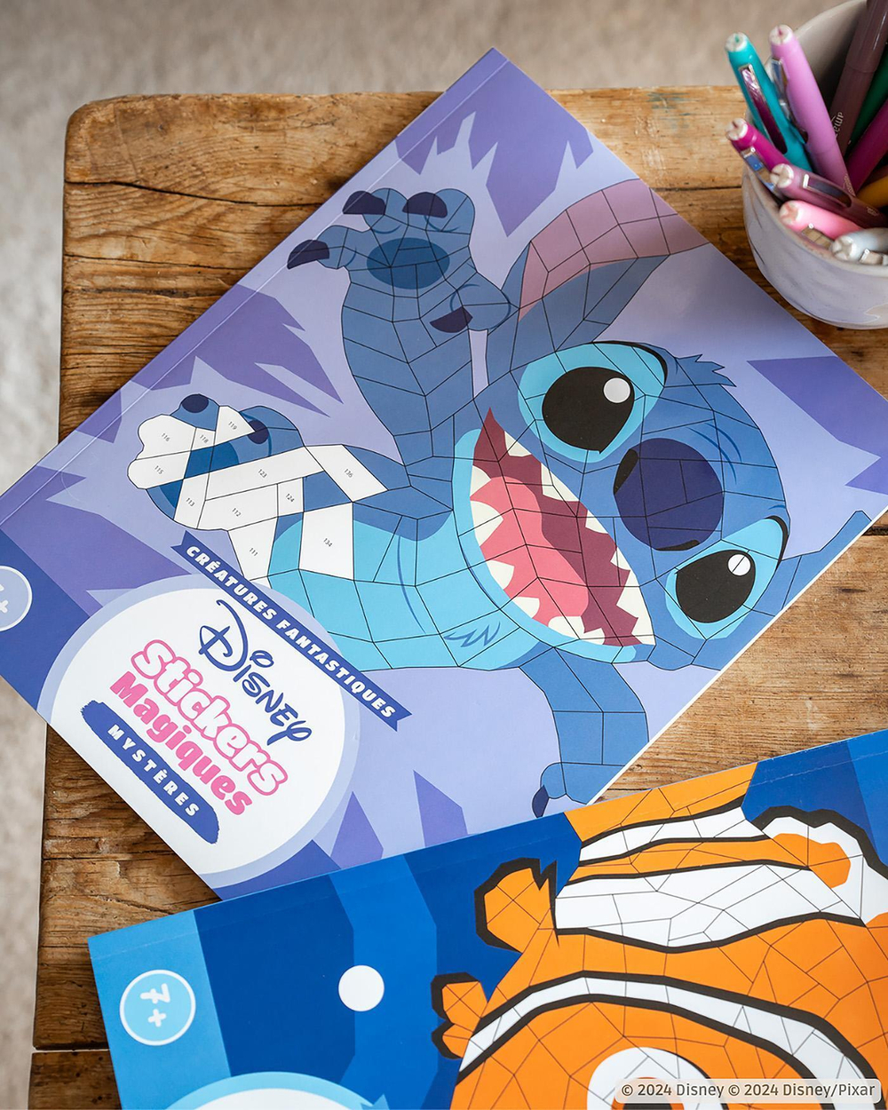 Hachette  раскраска по номерам  DISNEY - Mes stickers magiques - Mystères (7+) - Créatures fantastiques
