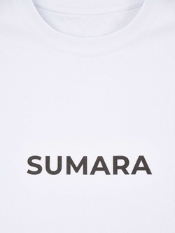 Футболка с черным логотипом