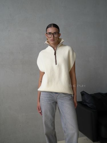 Молочный вязаный жилет на молнии
