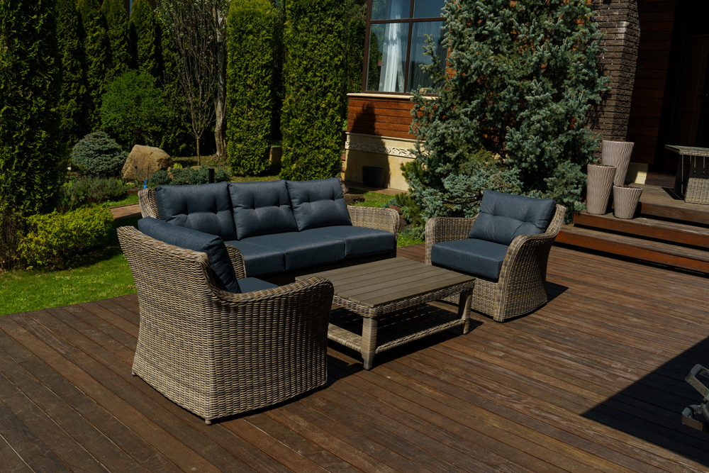 Набор из искусственного ротанга ВЕНЕЦИЯ: 3-х местный диван + 2 кресла + кофейный столик (цвет: коричневый)