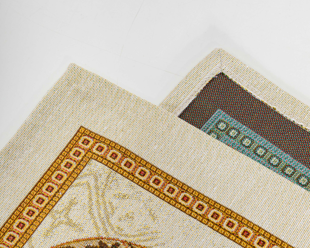 Дорожка для стола 44х140см Mix&Match Home Золотые шары и ягоды бежевая