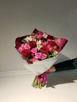 Летний солнечный букет с танацетумом и ароматными пионами Сара Бернард (С0034)