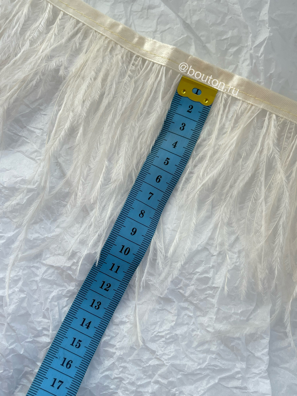 Перо бежевое