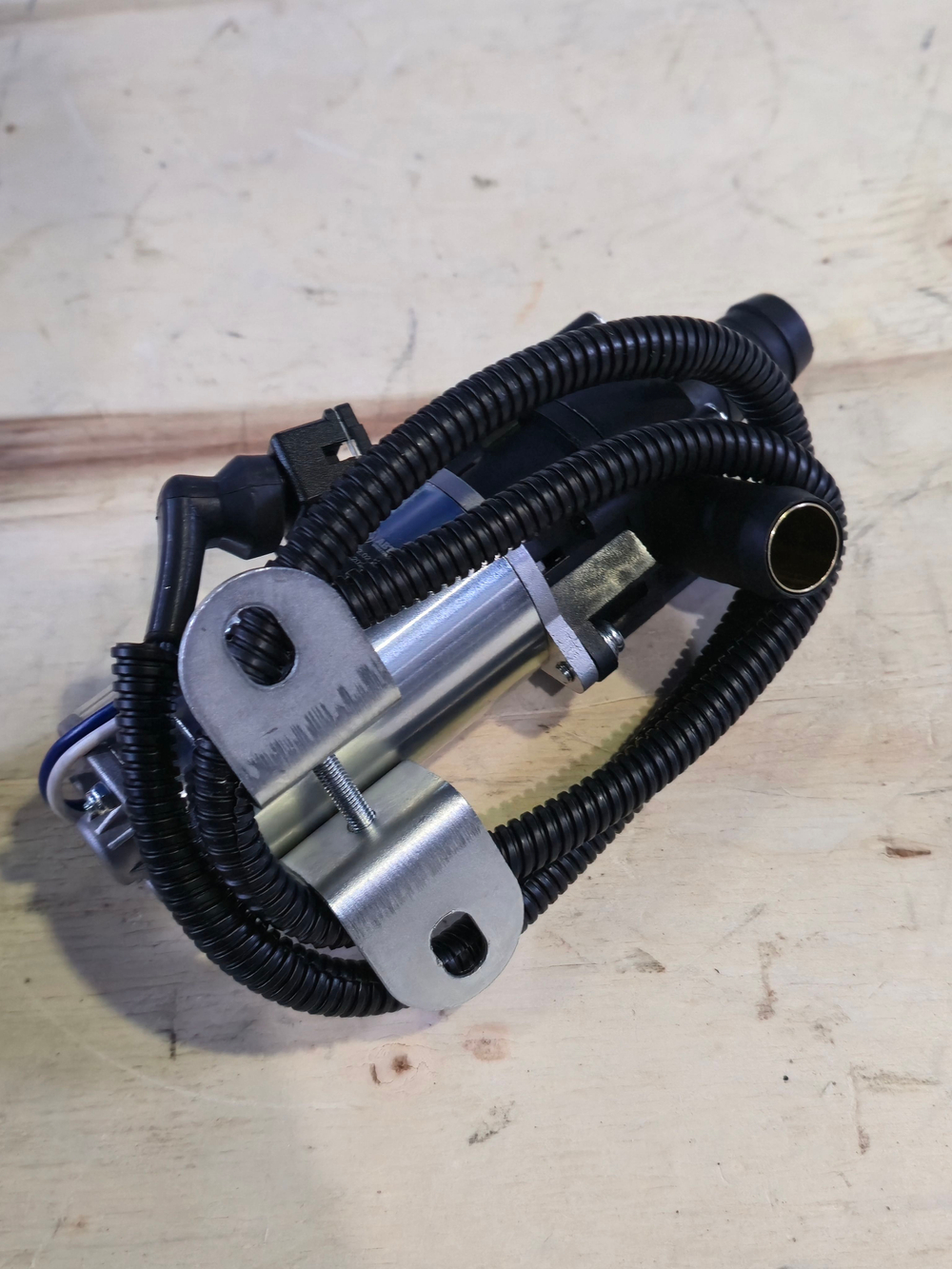 Насос циркуляционный (выход ф20) 24В (два провода) (Автоэлектрика)