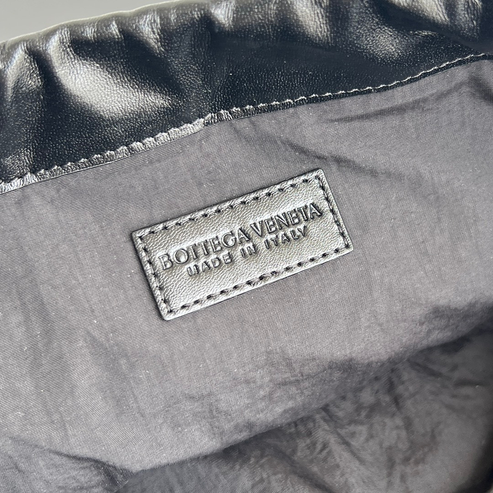 Bottega Veneta Medium Dustbag 32 cm