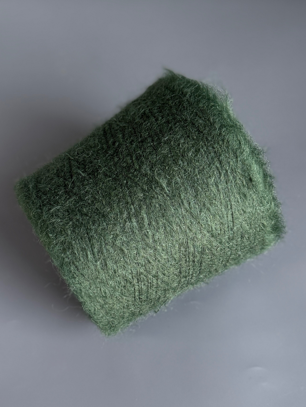 Пряжа Ilaria Aurora (67% супер кид мохер 28% па 5% меринос) 1000м/100 гр, зеленый