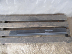 Накладка передней правой двери Kia Sorento 2 (XM)  Б/У Оригинал 877242p000