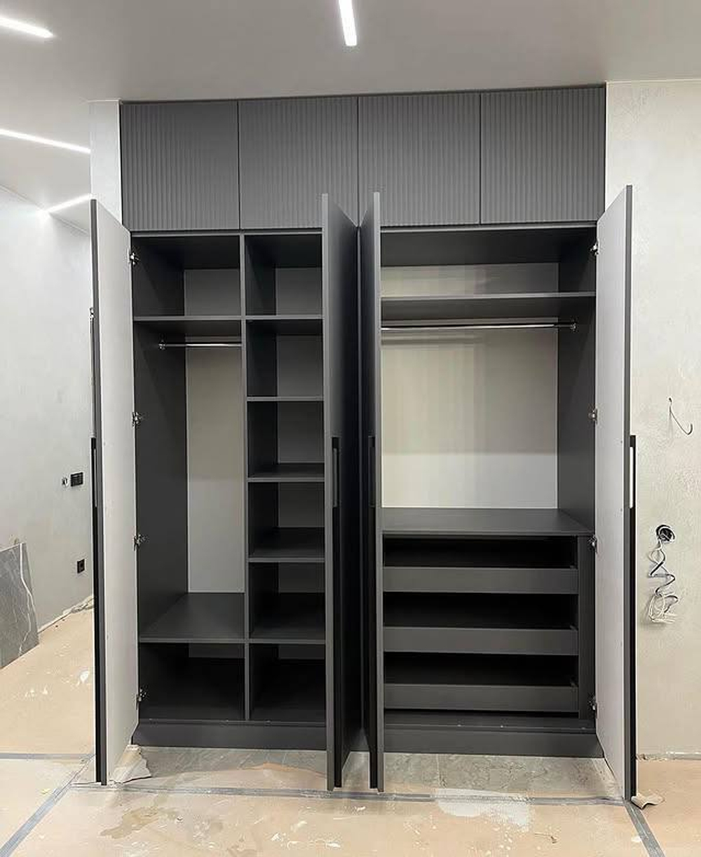 Распашной шкаф в прихожую — МДФ графит, Hettich