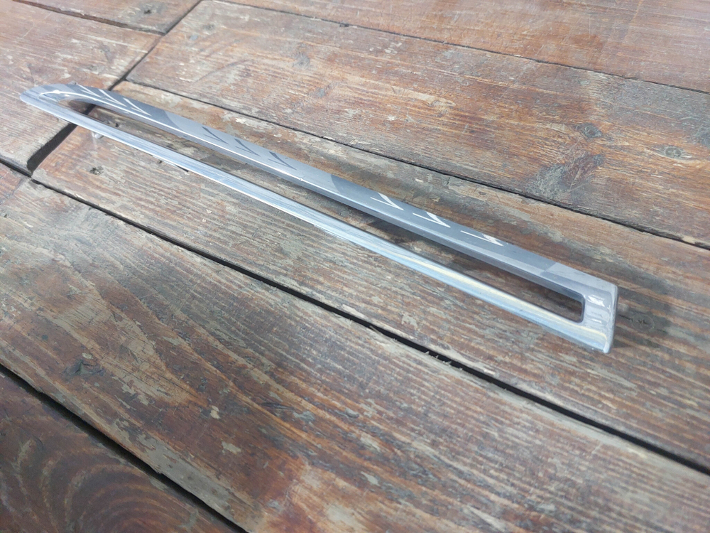 Молдинг решетки радиатора Mercedes GLE (V167) 18-нв Б/У Оригинал A1678854703