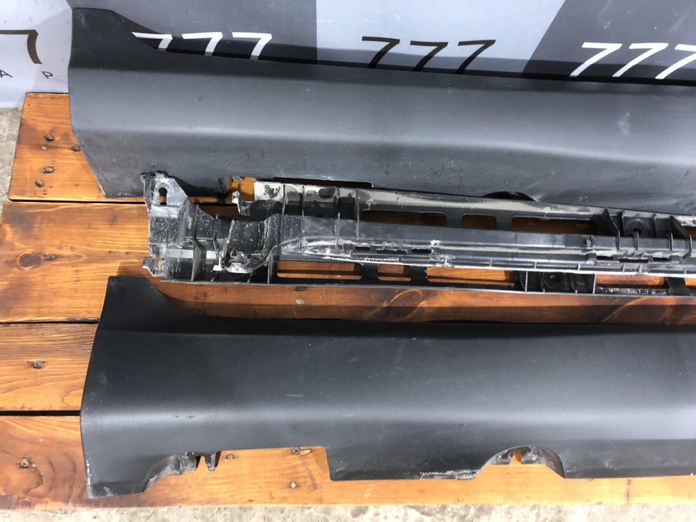 Накладки порогов Комплект Mercedes GLC (X253)  Б/У Оригинал A2536980900