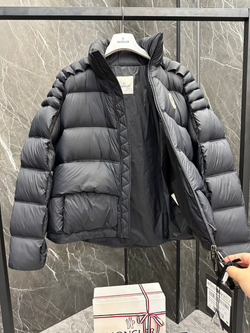 Пуховик Moncler