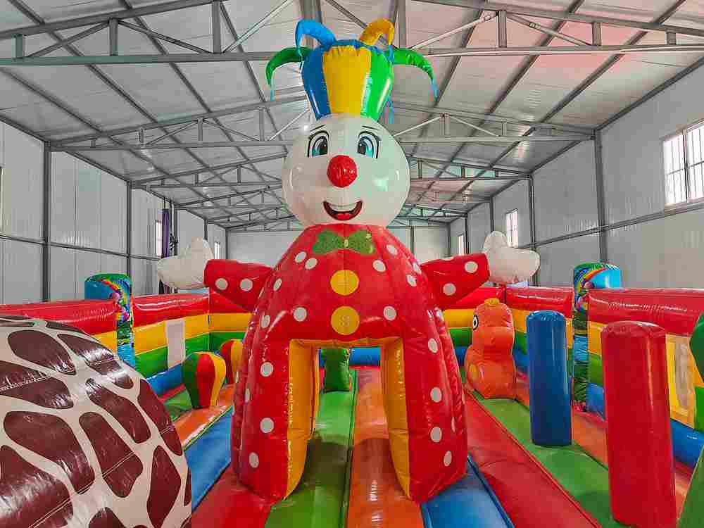 Коммерческий надувной батут «Веселый клоун», 9*6*4,5 м