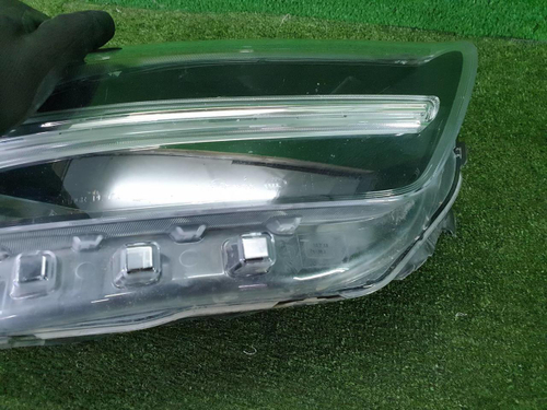 Битая Фара правая Volvo XC40 (2017-2022) LED