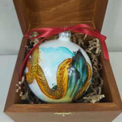 Коллекционный елочный шар с росписью Палех "Дракон" в деревянной шкатулке