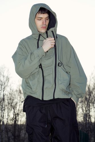 Зеленая ветровка с карманами 12G