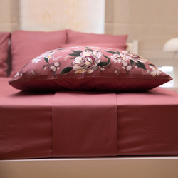 Наволочка 50x70 Mollen Лазоревый цветок вишнёво-ягодная шелковая