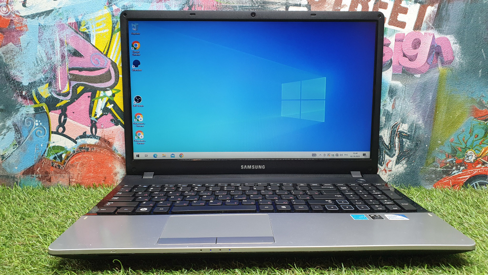 Ноутбук Samsung i5/6Gb