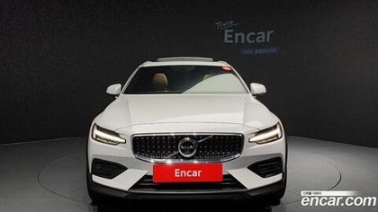 Volvo V60 Cross Country 2 Generation B5 Pro AWD (05.2022)