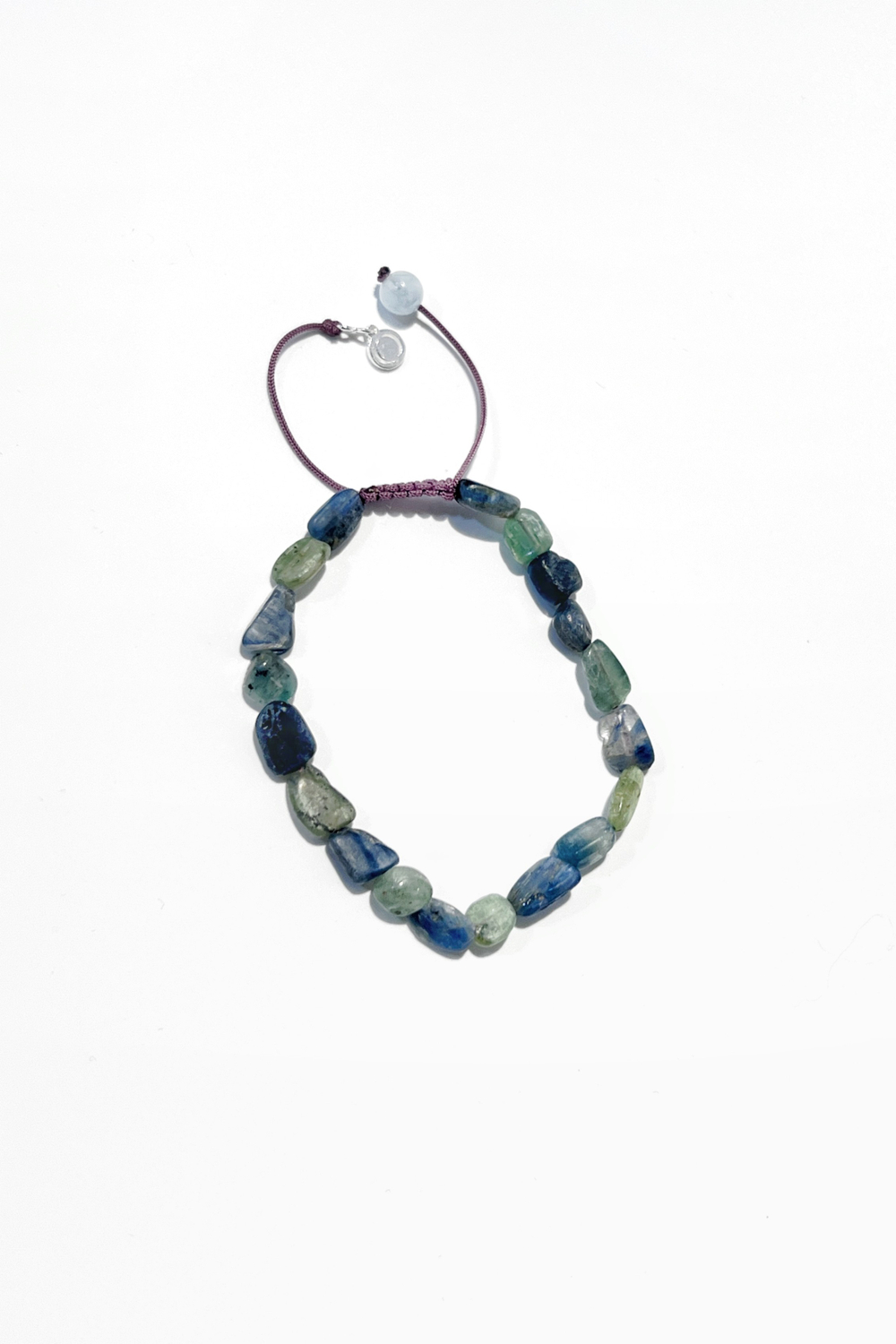 Браслет из кианита на нити