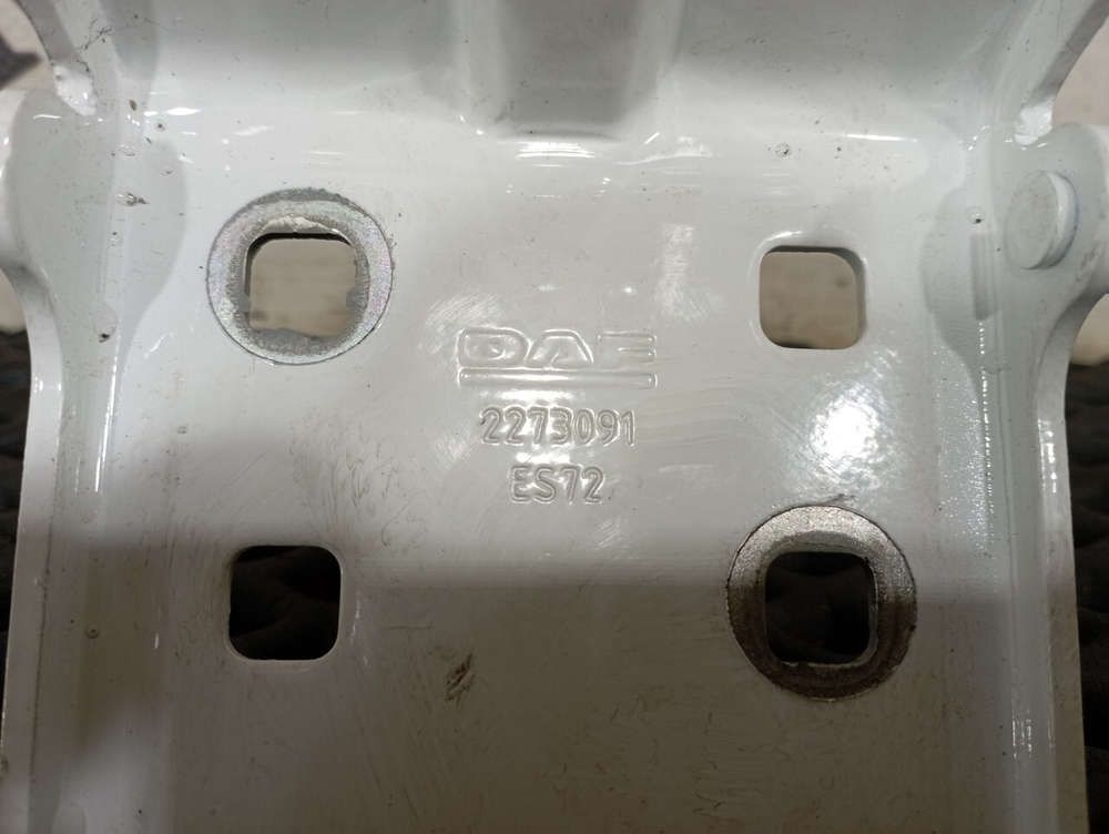 Петля крышки инструментального ящика 2023г