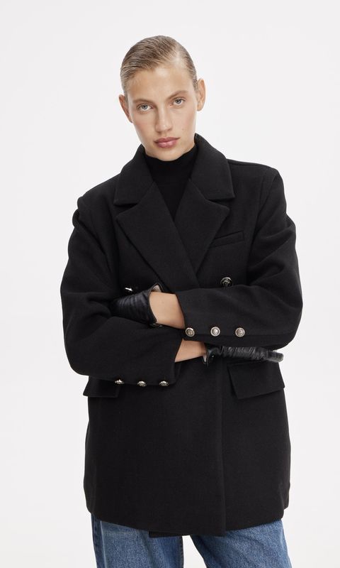 Пальто двубортное с накладными карманами