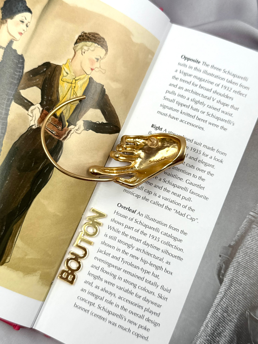 Моносерьга Скиап. матовое золото "Ладонь со стразами"