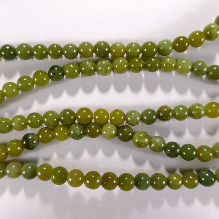 Нить бусин из офикальцита, шар гладкий 4 мм