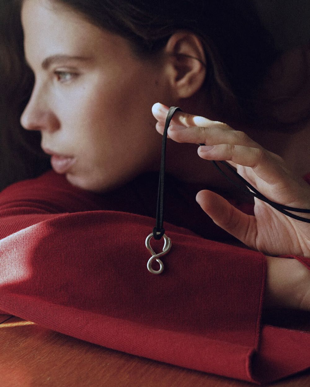 Колье Восьмерка на шнурке