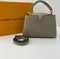 Сумка Louis Vuitton Capucines BB серо-бежевый