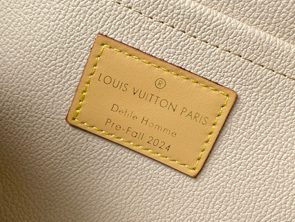 Louis Vuitton Locker Dopp Kit