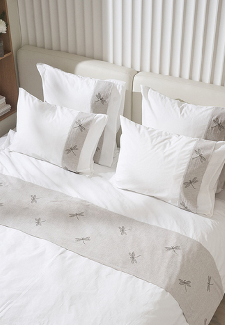 Наволочка 70x70 Luxberry Вечерние стрекозы белая с вышивкой