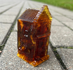 Домик с фронтоном