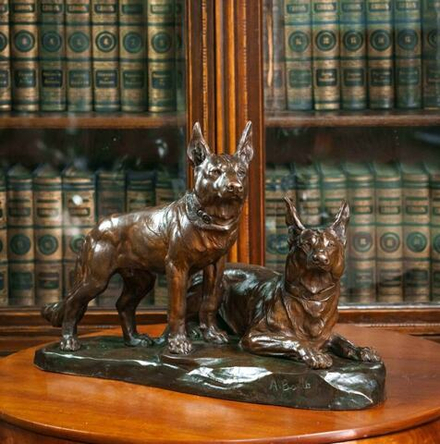 Бронзовая скульптура «Овчарки»