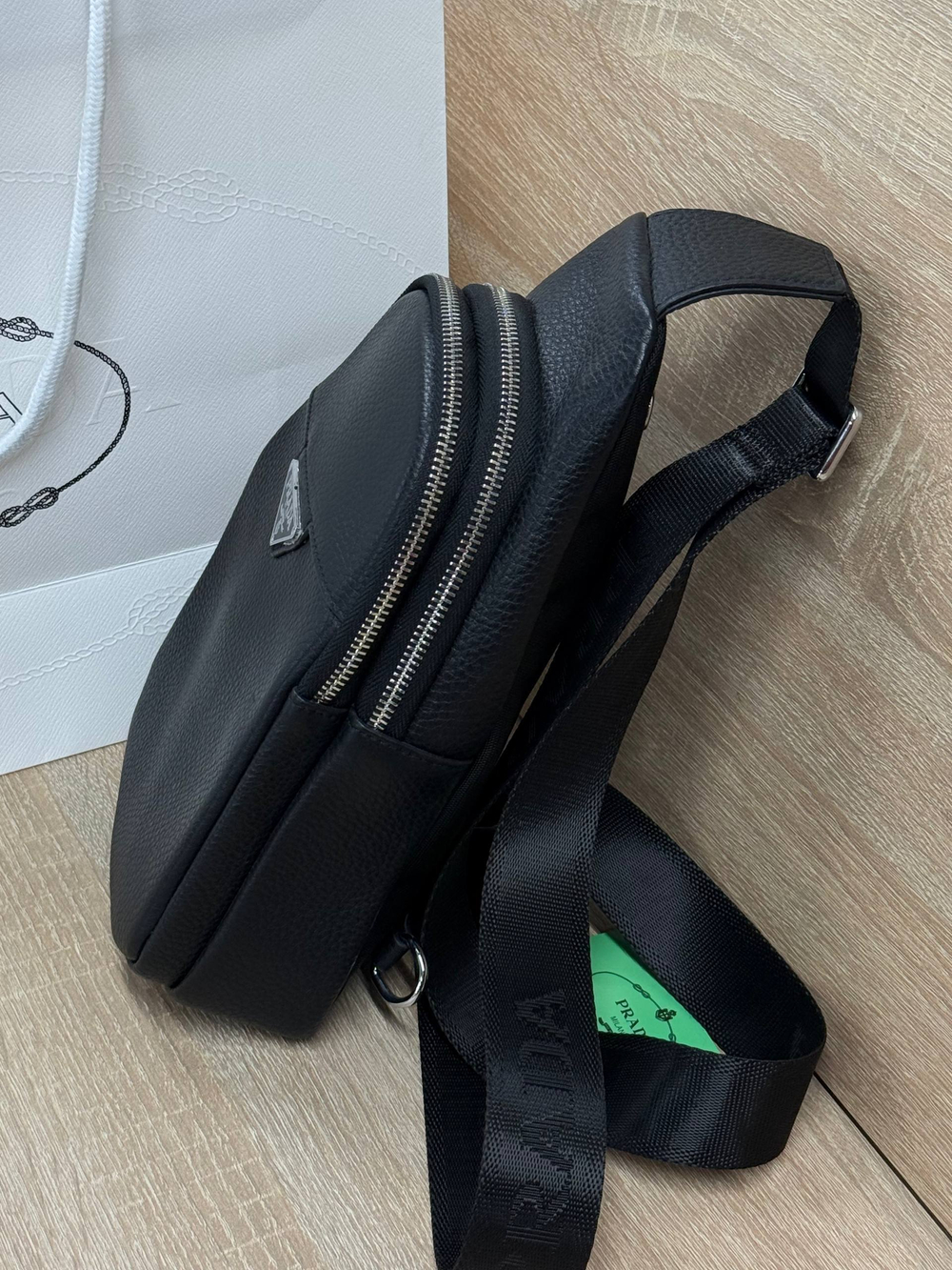 Сумка-слинг Prada