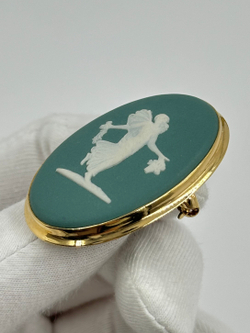 Брошь Wedgwood зелёная
