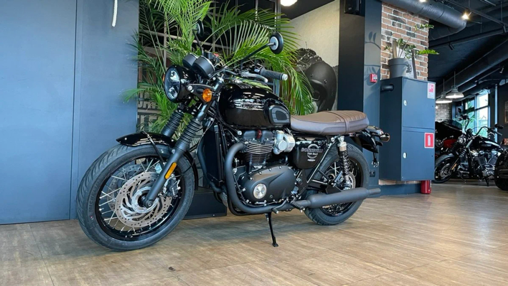 TRIUMPH BONNEVILLE T120 BLACK