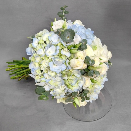 Букет невесты с гортензией и бутоньерка