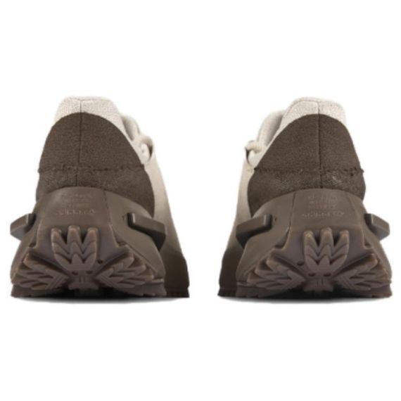 Кроссовки adidas originals NMD S1 - это универсальный комплект, который сочетает в себе современный дизайн и современный стиль одежды.