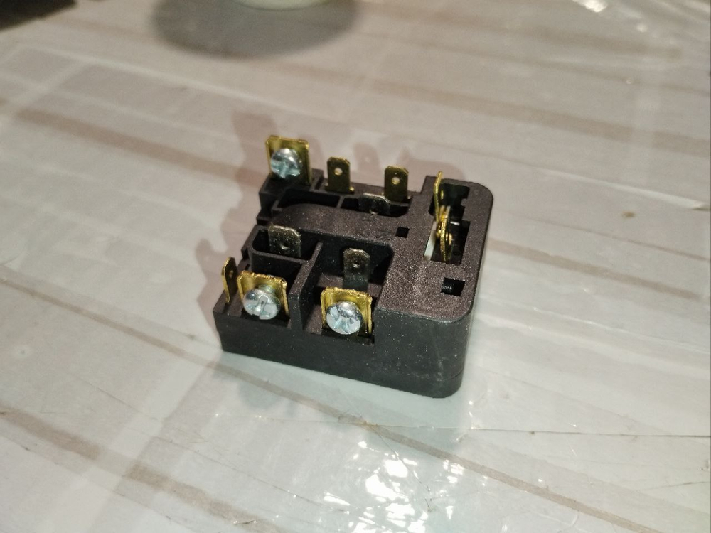 Реле пускозащитное холодильника INDESIT ZANUSSI HL096 6SP9009 3B8AB