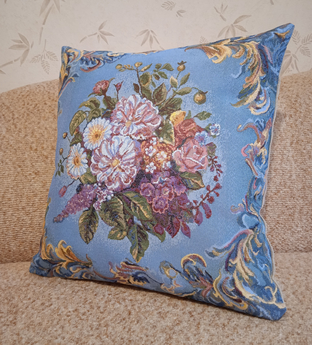 Декоративный гобеленовый чехол Аэлита 47х47