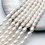 Жемчуг Рис бусины, размер около 5-6*4,5-5 мм, цена за отрезок 17 см (1/2 нити)