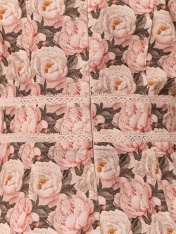 Платье с квадратным вырезом