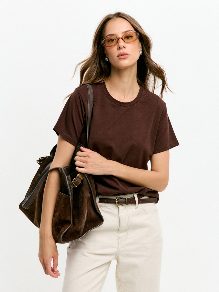 Классическая футболка полуприлегающего силуэта