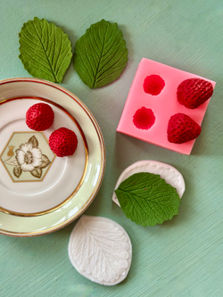 Молды силиконовые для лепки Клубники и земляники: листик с контуром и ягодки 4 шт / фактурная форма для листьев из полимерной глины, холодного фарфора, воска и фоамирана