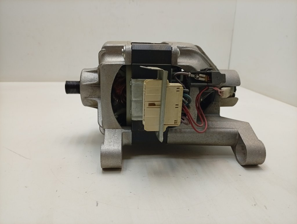 GOY1054L кт48 Двигатель для стиральной машины Candy 41006952 б/у