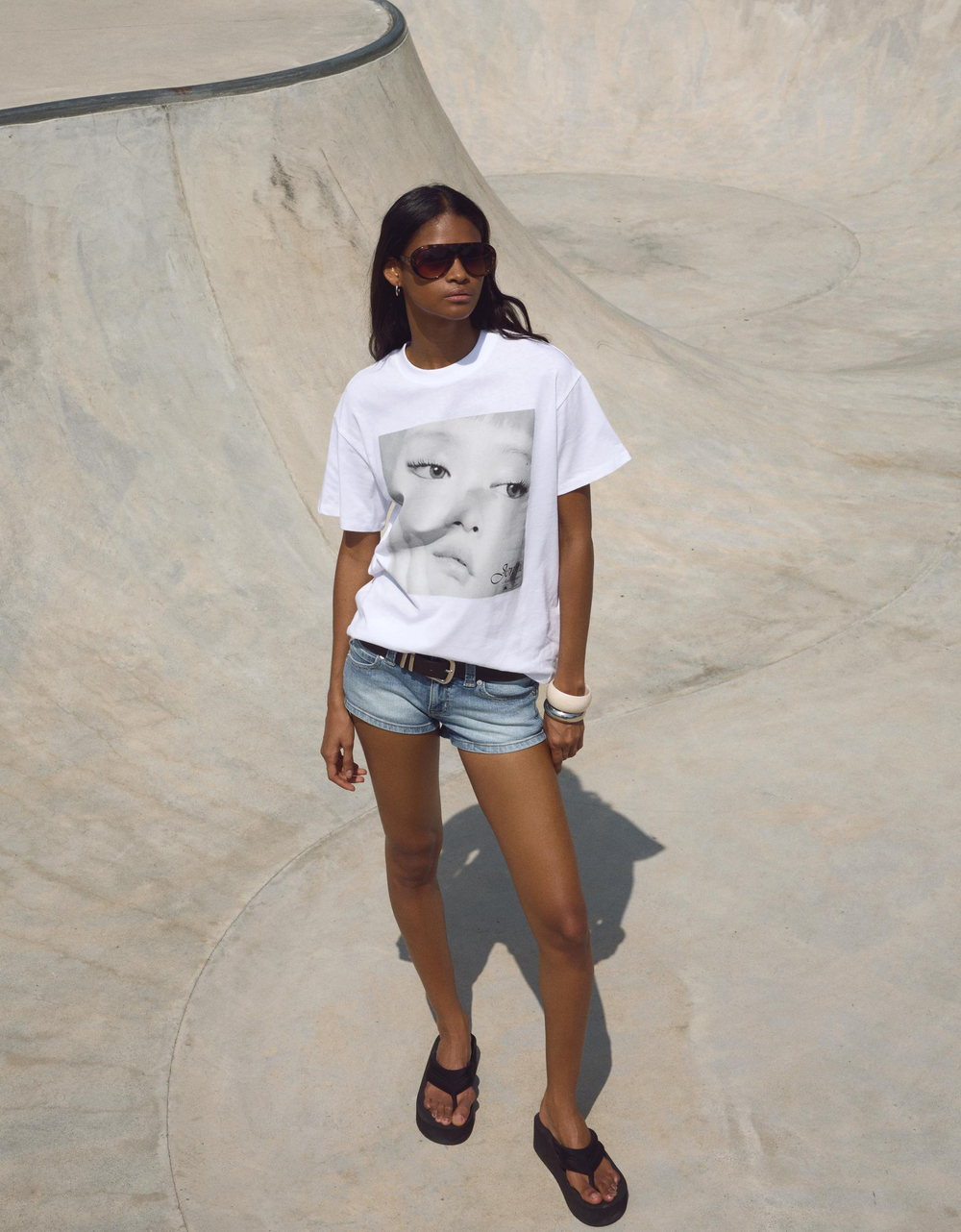 BERSHKA Футболка с коротким рукавом и принтом Jennie Ruby, белый