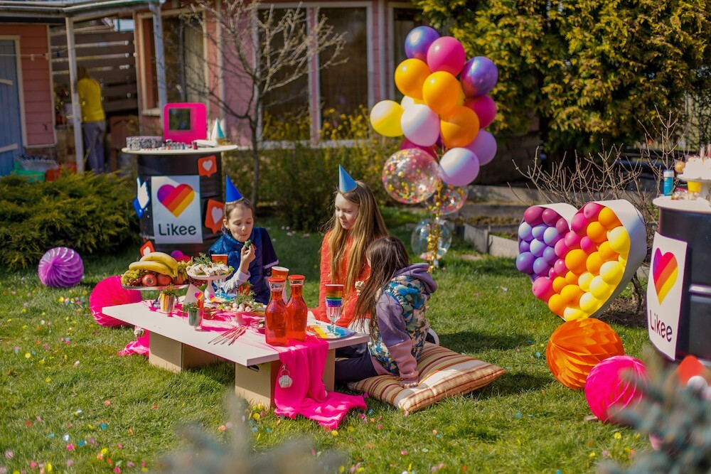 Dacha Likee Party