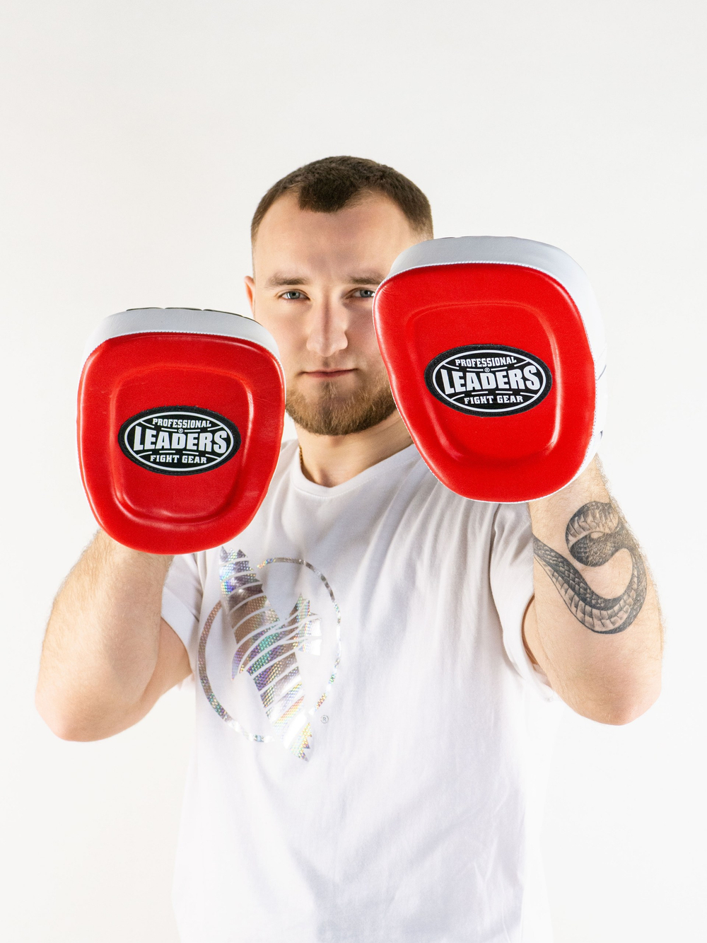 Лапы тренерские LEADERS CLASSIC (кожа, красный/черный/белый)