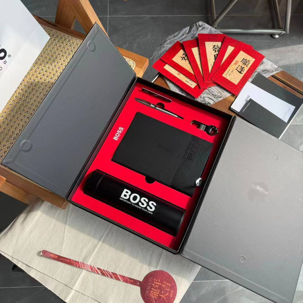 Набор Hugo Boss (блокнот + ручка + термос + брелок)