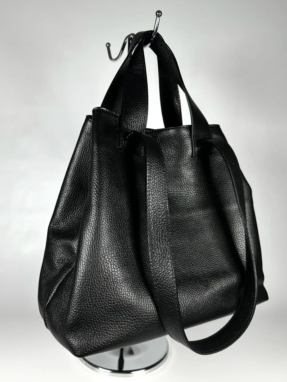 Женская сумка-шоппер из натуральной кожи черного цвета